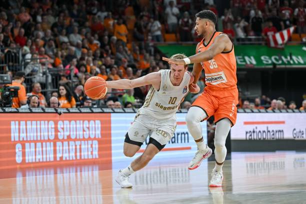 随着常规赛 随着常规赛