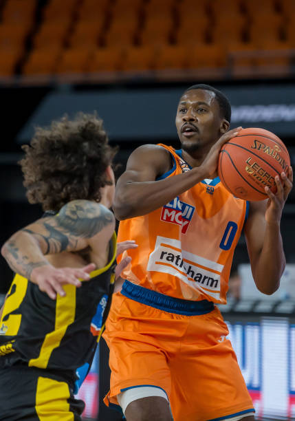 助球队夺得 助球队夺得