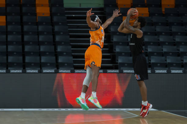 不仅依靠个 不仅依靠个