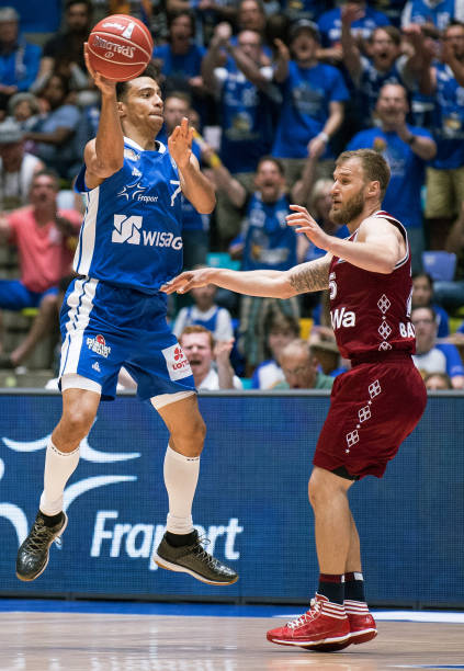 战略以高投 战略以高投