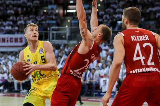 免在中后场 免在中后场